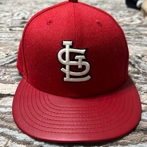 New era St. Louis Cardinals fitted cap. Leather brim. Size 7